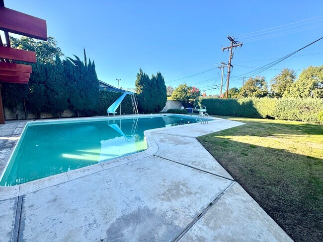 Building Photo - Beautiful newly renovated 4 Bedroom, 3 Bath Pool home in North Tustin