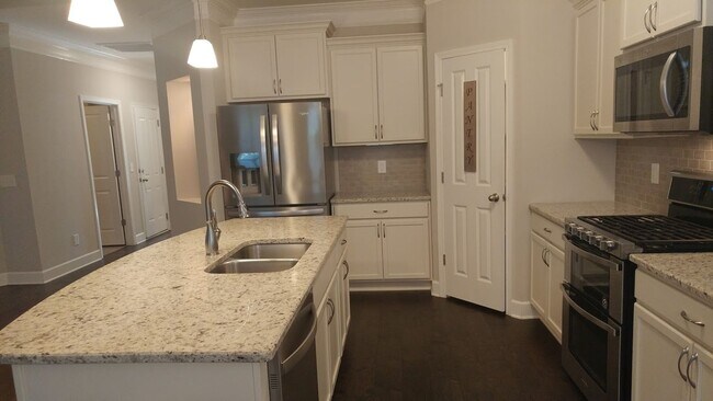 Building Photo - Beautiful 3 Bed 2 Bath Home in Nolensville - With Screened in Back Porch