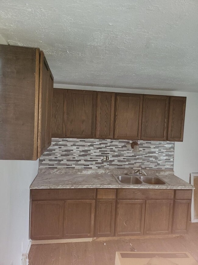 Building Photo - 3 Bedroom Ranch - $1,350
