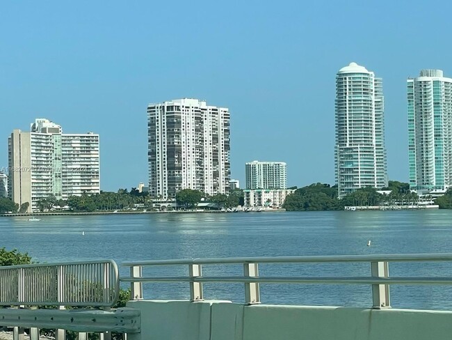 Building Photo - 2333 Brickell Ave