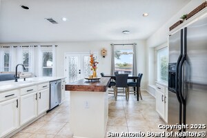 Building Photo - 15810 Redwoods Manor