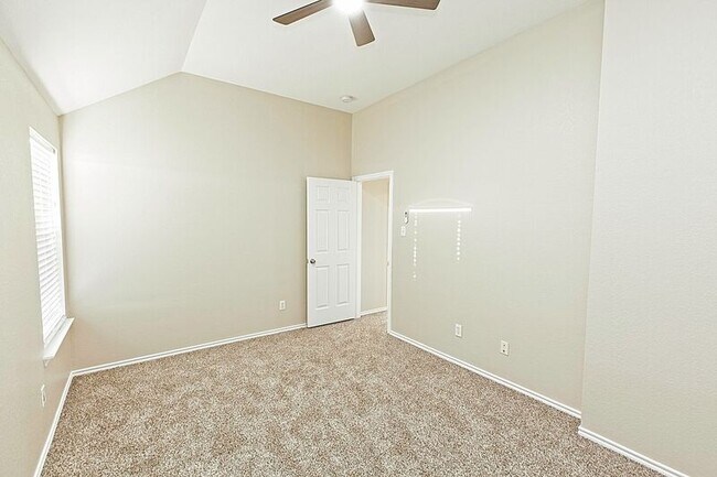 Building Photo - 4009 Hidden Meadow Ct