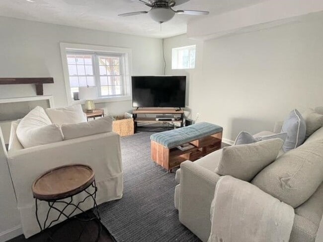 Building Photo - **WINTER RENTAL** Ready For Move In!