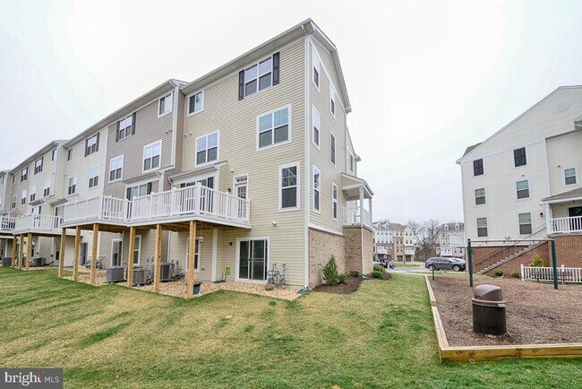 Building Photo - 24668 Caribou Square
