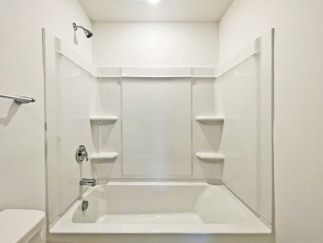 Building Photo - Brand New Townhome from Builder Never Lived In with Large Primary Suite, Loft-Office, 3 Baths and...