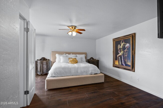 Building Photo - 7118 E Buena Terra Way