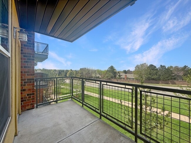 Building Photo - $0 DEPOSIT OPTION. UPDATED 2 BEDROOM CONDO...