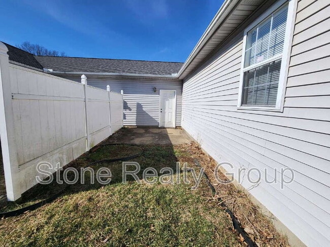 Building Photo - 4832 Pine Ridge Ct