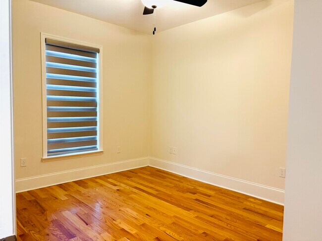 Building Photo - 2506 Blue Ridge Dr