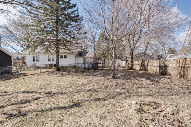 Building Photo - 2208 Fremont St