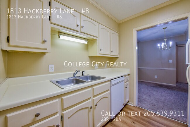 Building Photo - 1813 Hackberry Ln