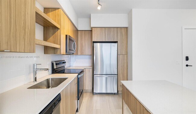 Building Photo - 555 NE 8th St