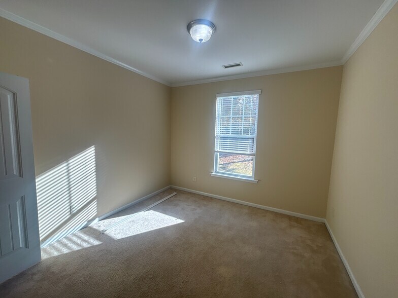 Building Photo - Room in House on Brintons Cottage St