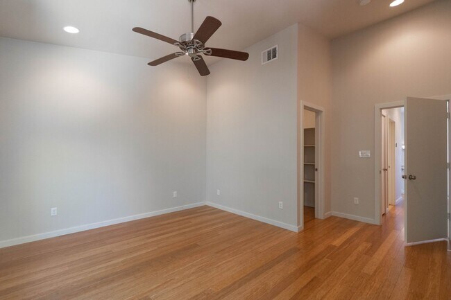 Building Photo - 1702 Forest Hill Dr