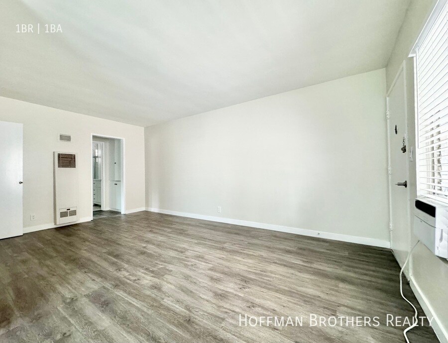 Building Photo - 1010 N Orange Grove Ave