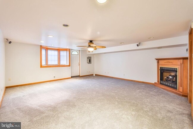 Building Photo - 9898 Wistaria St
