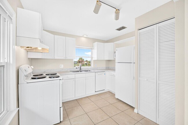Building Photo - 2760 Ocean Shore Blvd