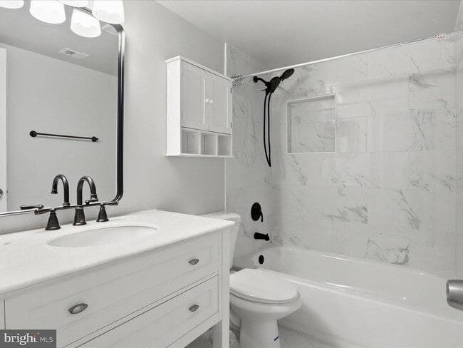 Building Photo - 7914 Bentley Village Dr