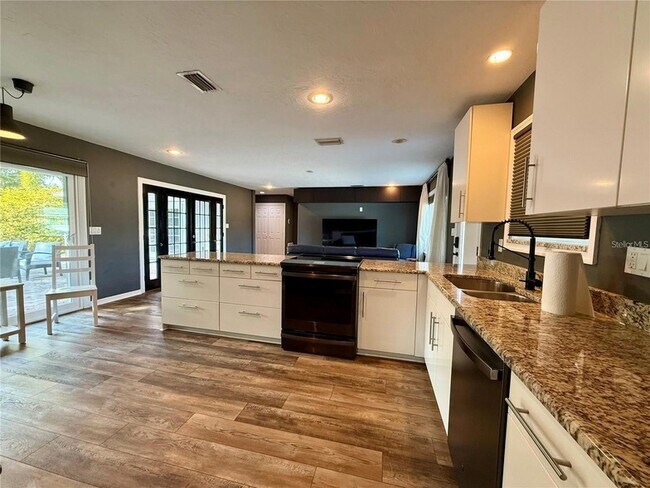 Building Photo - 2126 Craft Ln