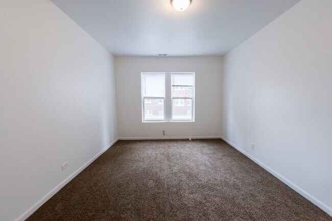 Building Photo - 1101 N Lawler