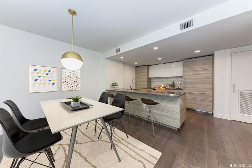 Building Photo - 718 Long Bridge St