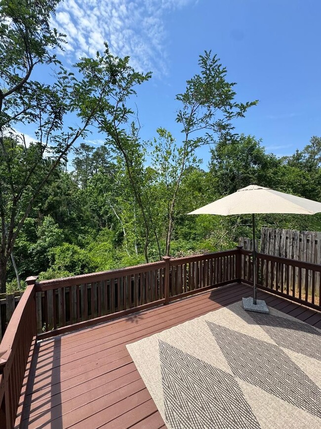 Building Photo - GORGEOUS EXECUTIVE TOWNHOME IN GATED COMMUNITY