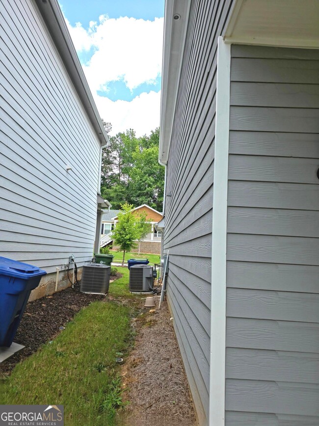 Building Photo - 430 Village Creek Dr SE
