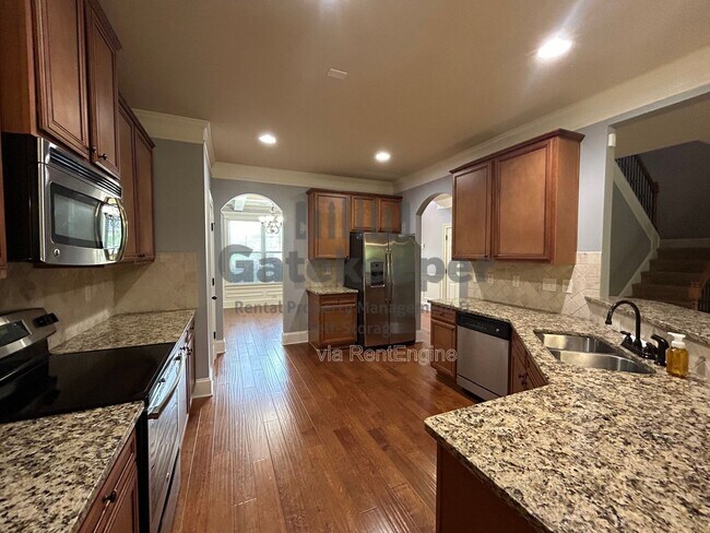 Building Photo - 124 Village Pl