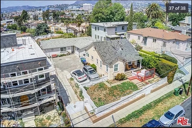 Building Photo - 923 Manzanita St