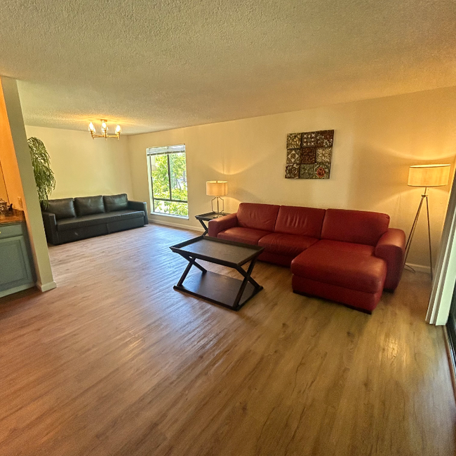 Building Photo - 410 N Civic Dr