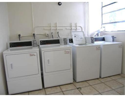 Building Photo - 2501 Riverside Dr