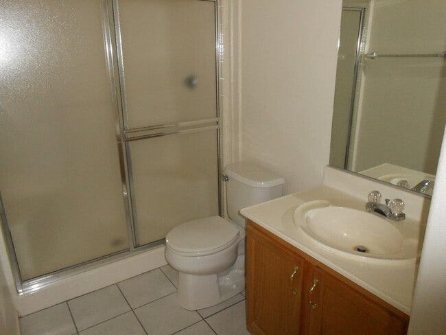 Building Photo - Spacious 2 Bedroom Condo in Gated Community near Eastern/Tropicana