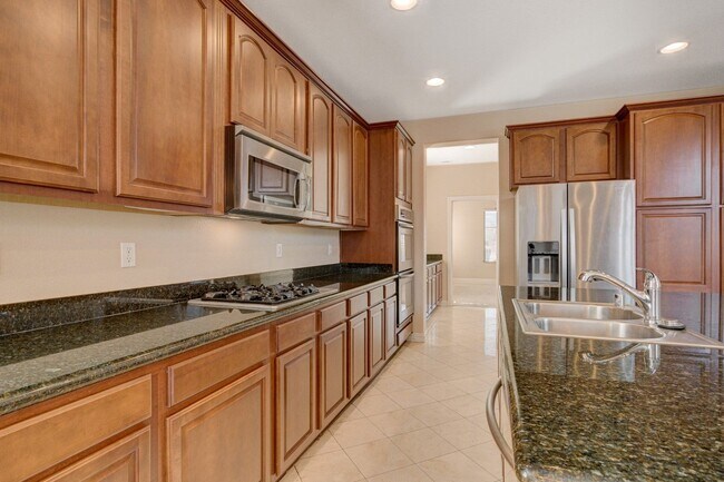 Building Photo - Spacious 5-Bedroom, 2 Story Pool Home in G...