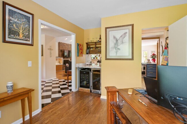 Building Photo - Everything included in rent price!! All ut...