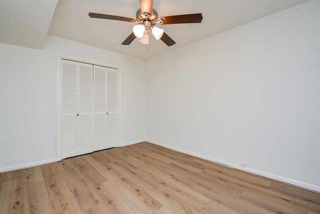Building Photo - 917 S Ripple Creek Dr