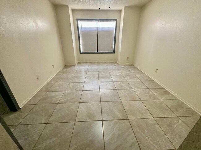 Building Photo - 220 Marigny Cir