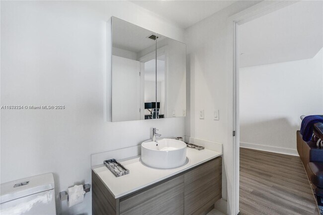 Building Photo - 121 NE 34th St
