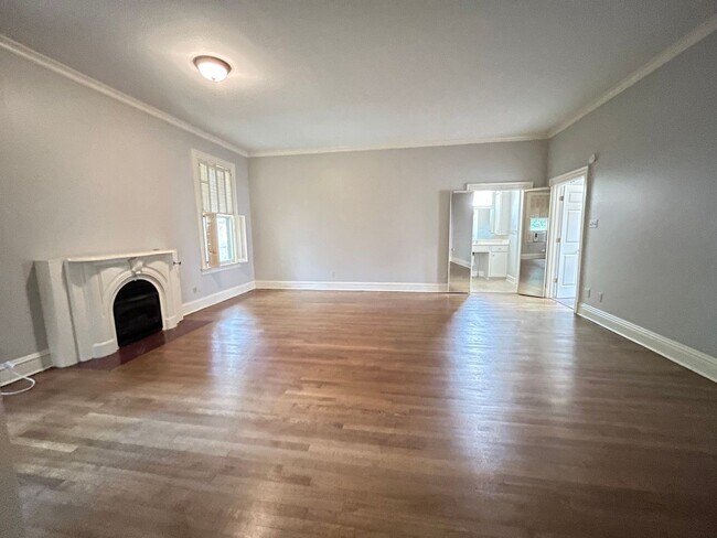 Building Photo - Central Gardens home with 4BR/2ba up w off...
