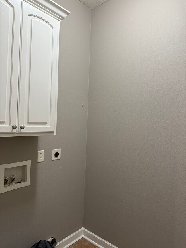 Building Photo - 3200 Mossy Creek Dr