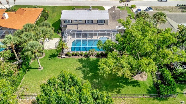 Building Photo - Luxury 5 Bed/4 Bath Pool Home on a Golf Course in Central Sarasota