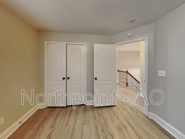 Building Photo - 1305 Sweetbriar Cir