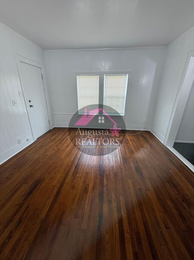 Building Photo - Large one bedroom near ACU