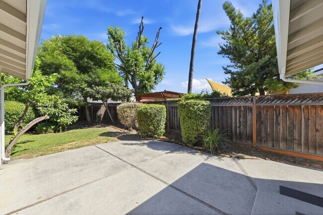 Building Photo - 5880 Taormino Ave