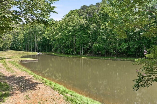 Building Photo - 3735 Smithtown Rd