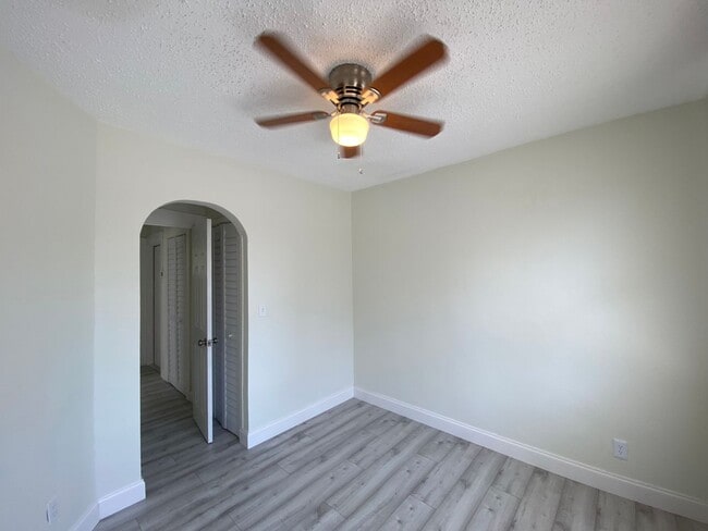 Building Photo - 18th Ave S Triplex