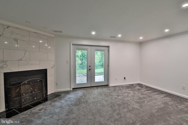 Building Photo - 8 Donagh Ct