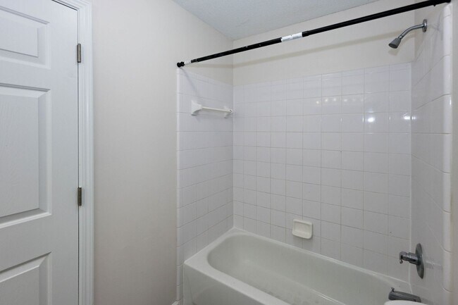 Building Photo - 230 Amal Dr SW