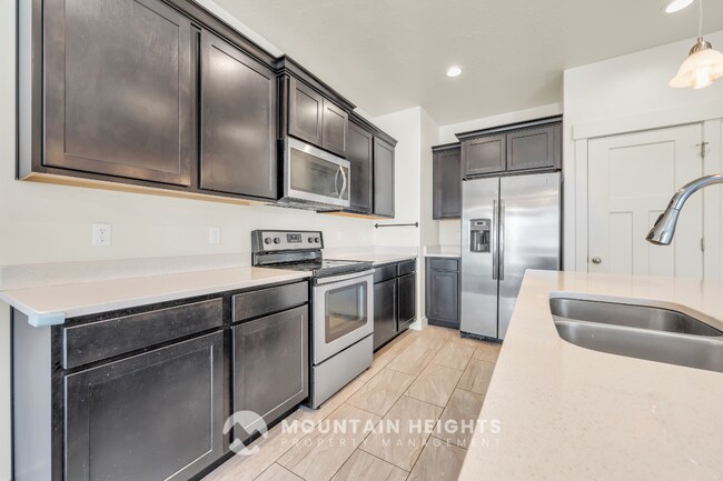 Building Photo - 607 Sawback Ln