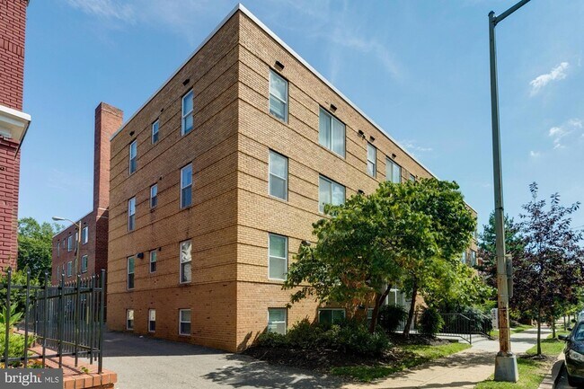 Building Photo - 420 16th St SE