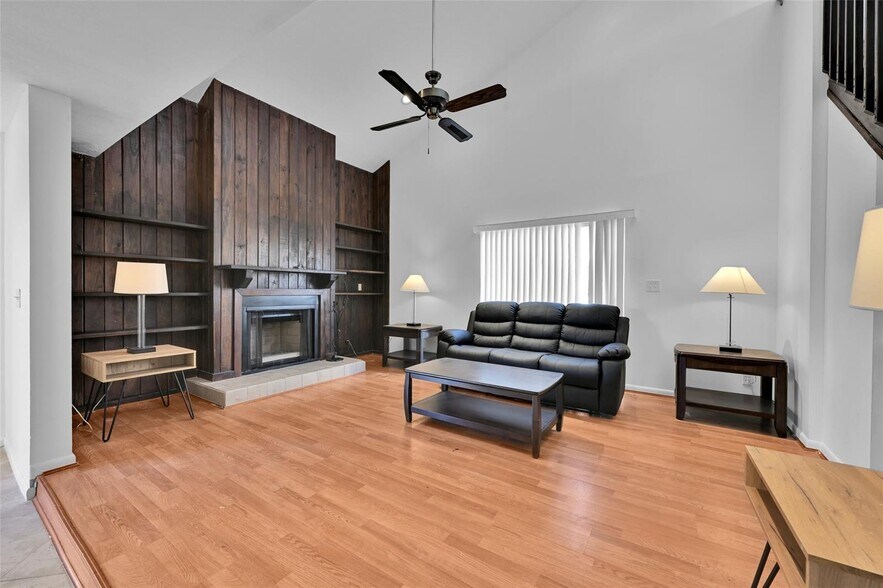 Building Photo - 4011 Coral Springs Dr